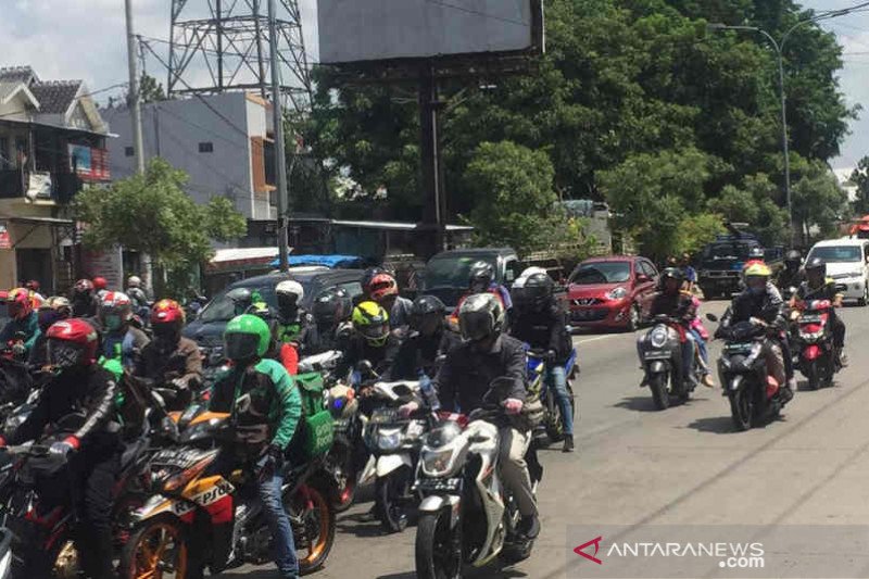 Kendaraan berplat nomor luar kota ramaikan jalur pantura Cirebon