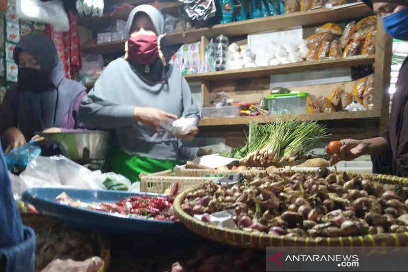 Harga bawang merah di pasar Kota Cirebon naik