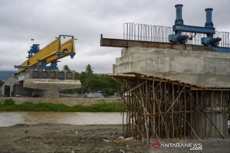 Proyek pembangunan Jembatan Palu V molor