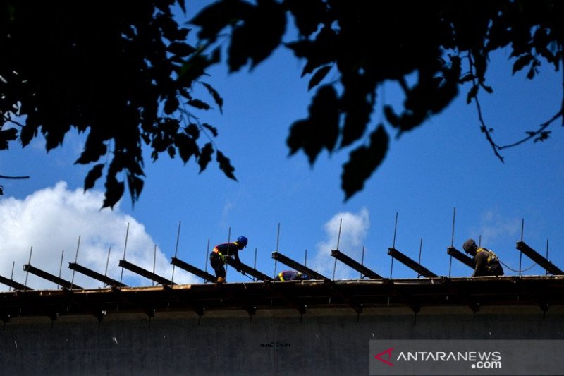 Proyek jalan tol layang ditengah pandemi COVID-19