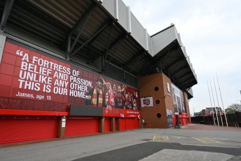Perluasan stadion Liverpool dimundurkan satu tahun