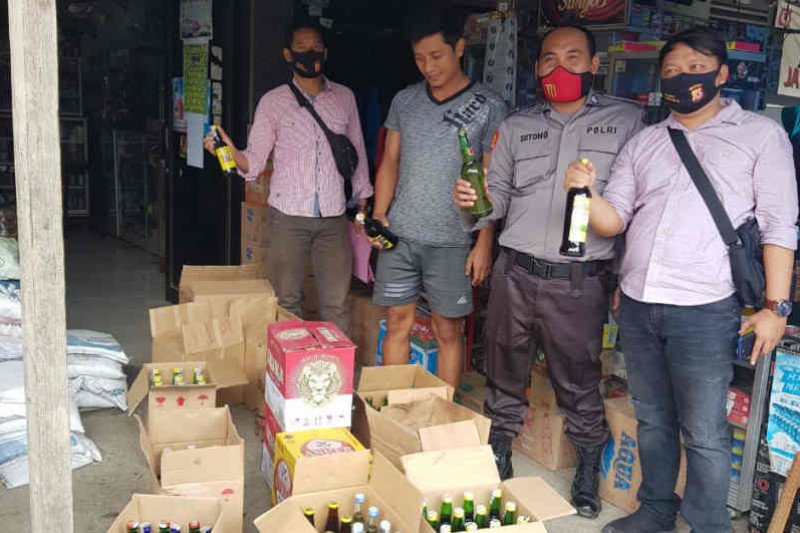 Polisi Indramayu sita ratusan botol minuman keras