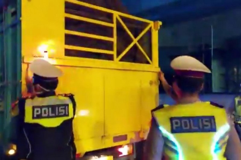 Polisi periksa bagasi kendaraan antisipasi penumpang gelap