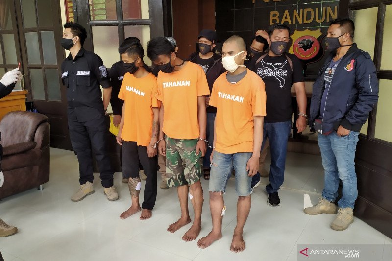 Polrestabes Bandung tangkap dua pemuda penganiaya lansia