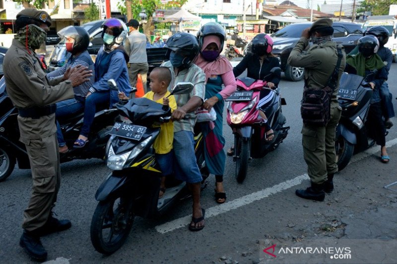 Pemeriksaan kepatuhan p[enerapan PSBB di Makassar