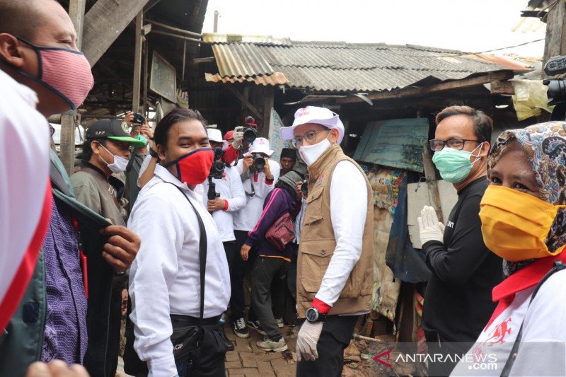 Relawan Jokowi-Sandiaga bersatu gelar aksi peduli lawan COVID-19