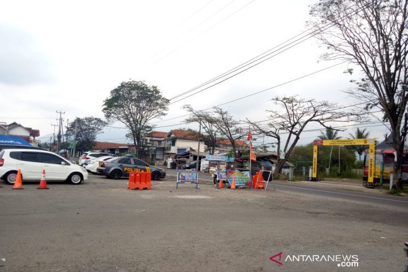 PSBB Jawa Barat - Kendaraan bebas keluar masuk di perbatasan Garut