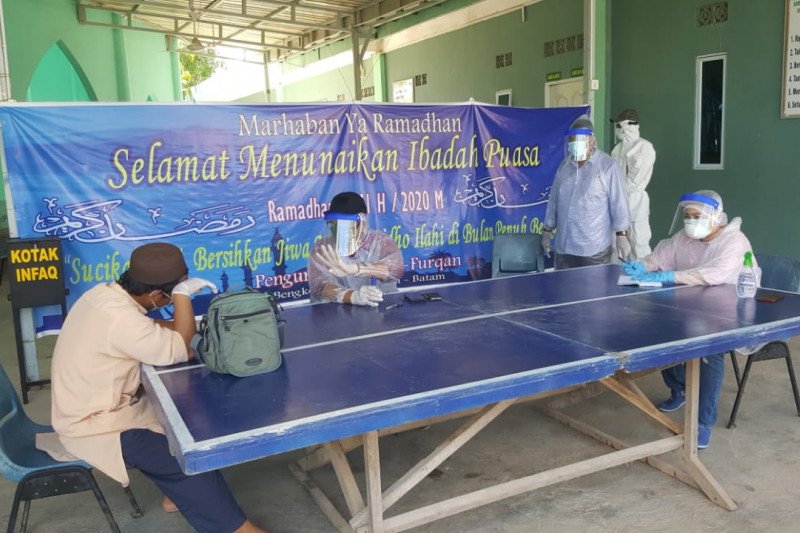 Hasil rapid test, empat jamaah Shalat Tarawih Masjid Al Furqon Kota Batam dikarantina