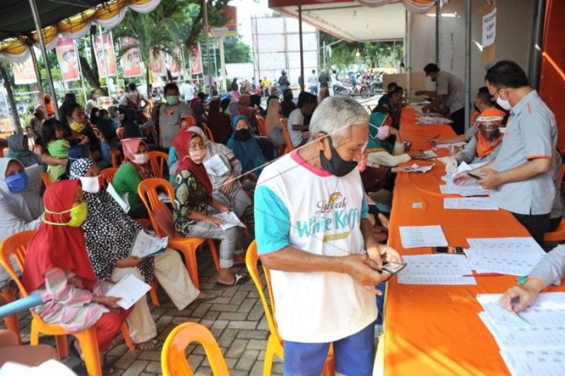 Pencairan Bantuan Sosial Tunai Palembang