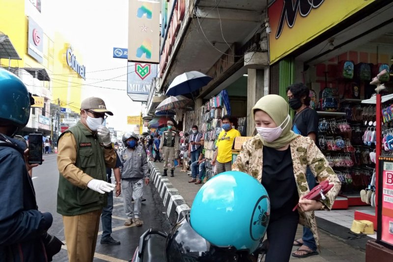 Pemkot Sukabumi berlakukan larangan parkir di pusat perbelanjaan selama PSBB