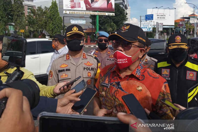 Hari ketiga PSBB Jawa Barat pertokoan di Cirebon masih buka, ini reaksi wali kota