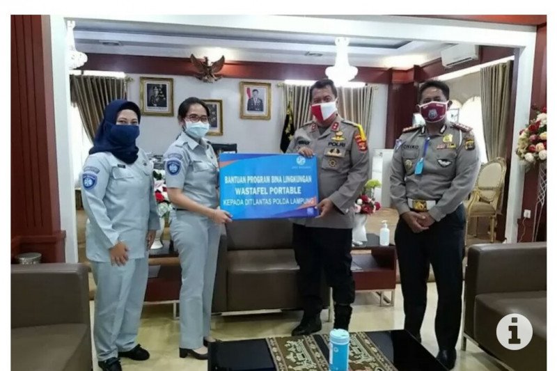 Jasa Raharja serahkan wastafel portabel kepada Polda Lampung