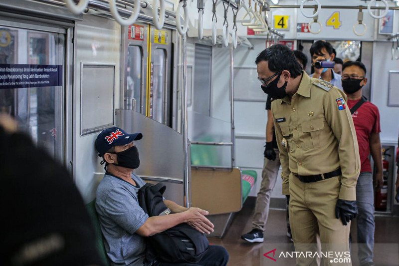 Lima kepala daerah di Bodebek sepakat penumpang KRL tunjukkan surat