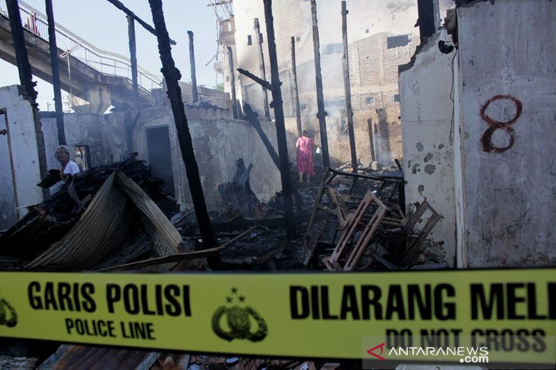 Kebakaran rumah padat penduduk di Makassar