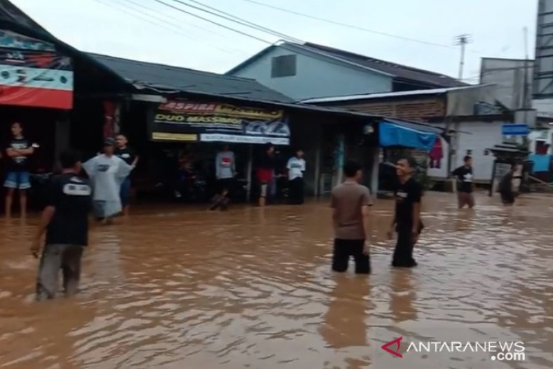 Banjir rendam sejumlah lokasi di Kota Sukabumi akibat hujan deras