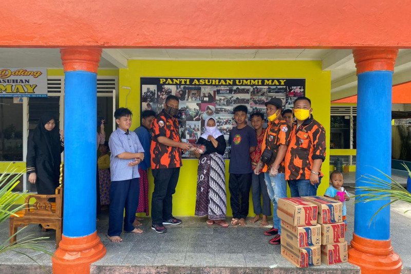 PP Bandarlampung salurkan paket sembako ke warga terdampak COVID-19