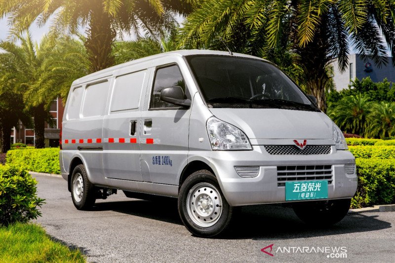 Minivan listrik Wuling Rong Guang dibrandrol harga di bawah Rp200 juta