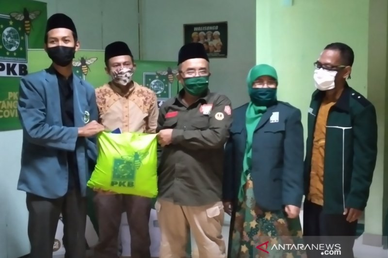 PKB Kota Bogor distribusikan bantuan paket sembako dari Muhaimin
