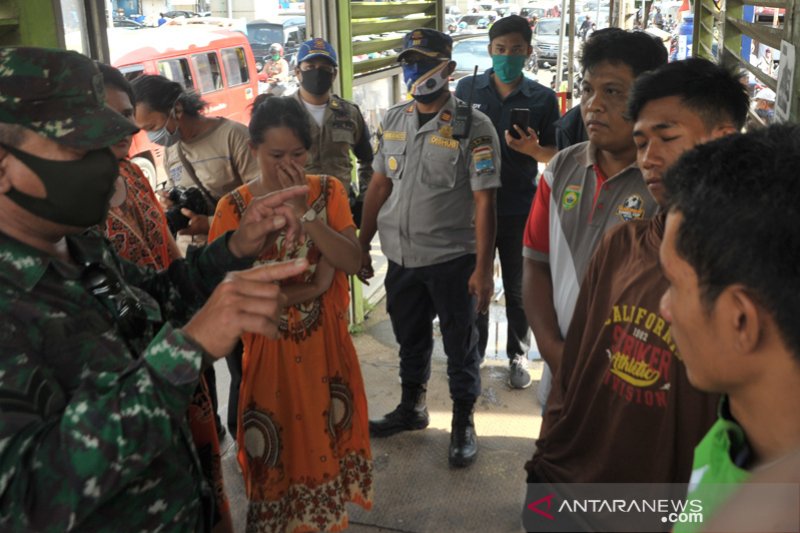Sepuluh warga terjaring razia masker di Pasar Palima