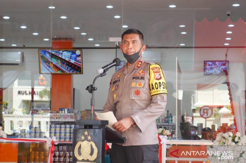 Kapolda Jawa Barat resmikan warung murah Primkoppol Mart Cianjur