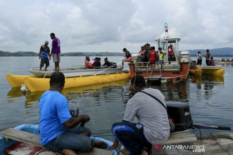 PESAWAT JATUH DI DANAU SENTANI