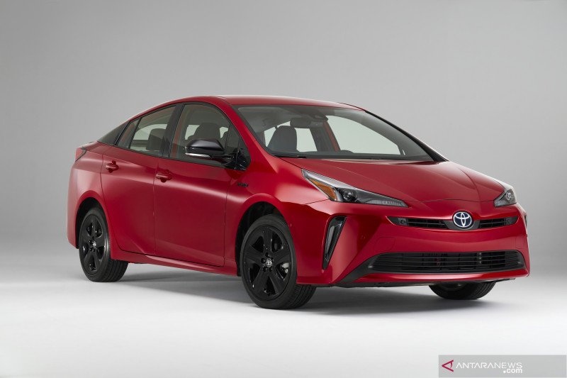 Toyota rayakan ultah ke-20 Prius dengan edisi khusus serba merah