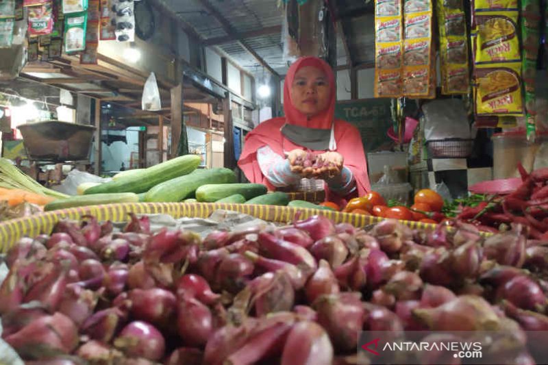 Bawang merah di pasar Indramayu melambung jadi Rp50.000/kilogram