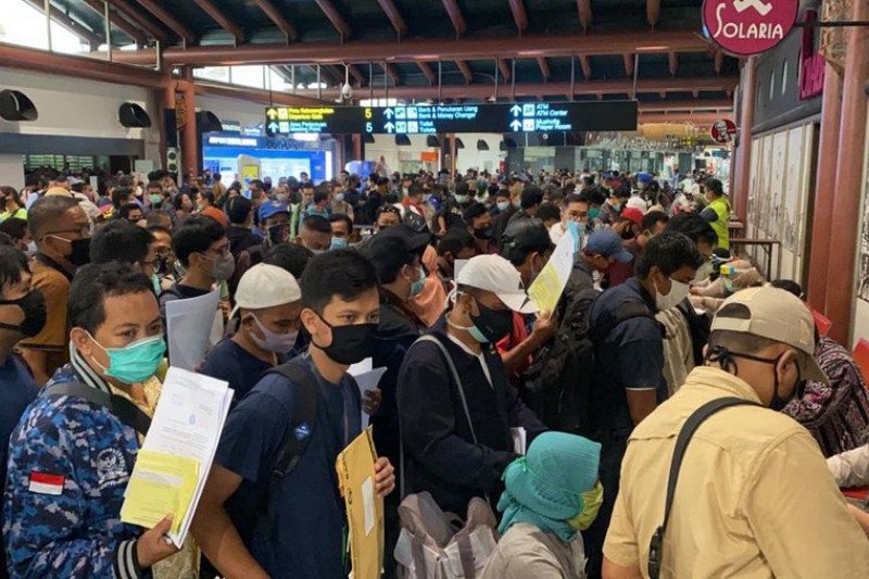 Angkasa Pura II ungkap penyebab penumpang membeludak di Bandara Soetta