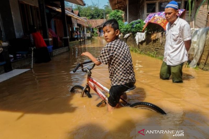 BANJIR AKIBAT LUAPAN SUNGAI DI LEBAK