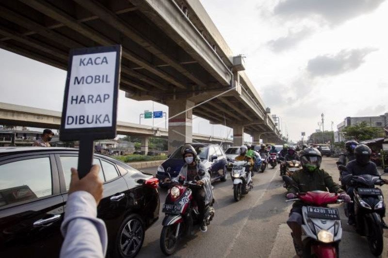 Pengawasan PSBB Di Perbatasan Jakarta-Bekasi