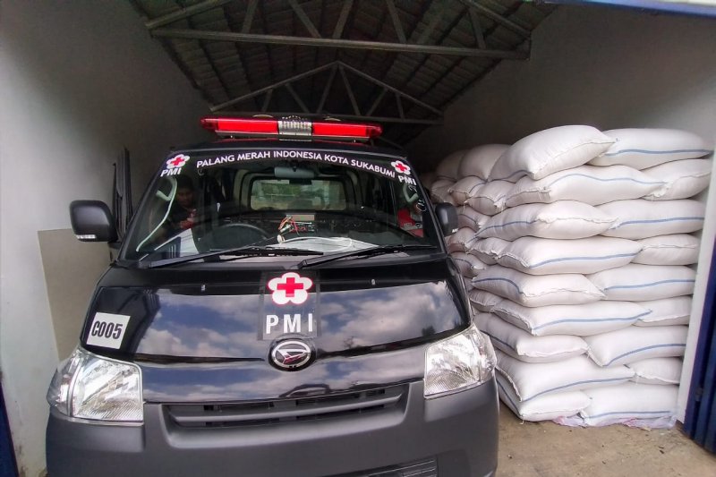 PMI Kota Sukabumi salurkan beras untuk warga terdampak COVID-19