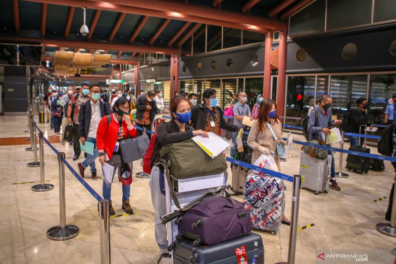 Antrean Penumpang Bandara Soekarno Hatta