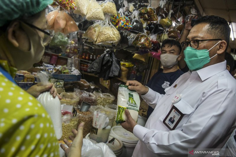 Bulog pastikan operasi pasar untuk beras dan gula terus berjalan