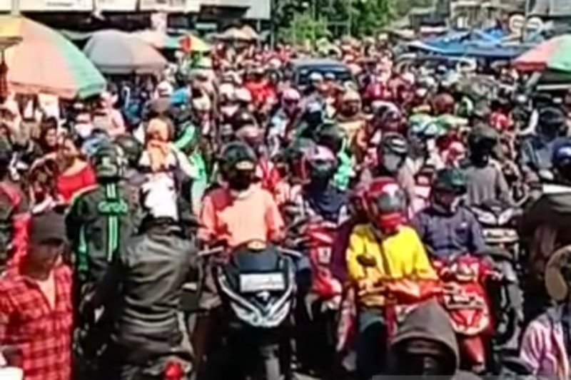 Pedagang dan pembeli di pasar Kota Bogor diminta hormati aturan PSBB