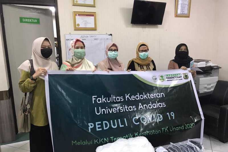 Mahasiswa KKN Kedokteran Unand bantu APD RSUD Petala Bumi 