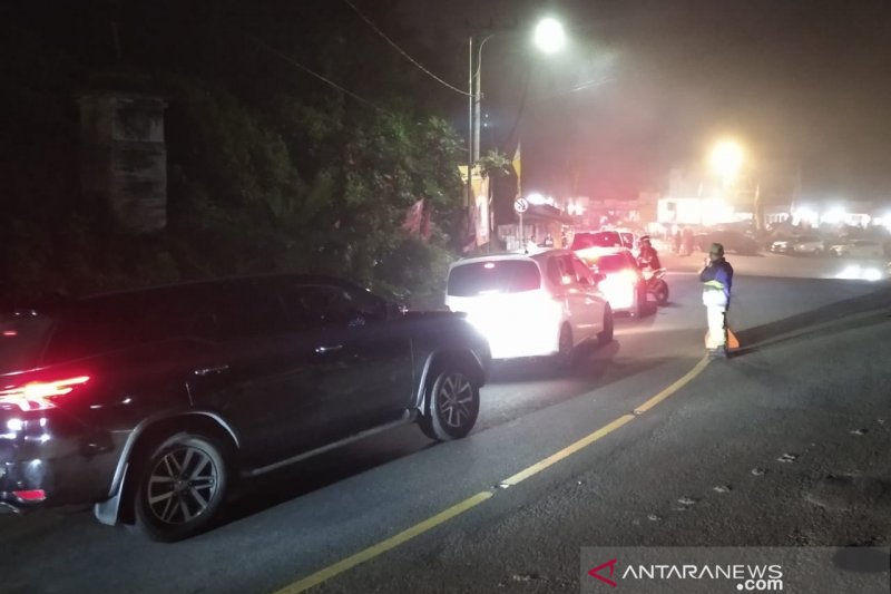 Jumlah kendaraan di Jalur Puncak-Cianjur meningkat tajam