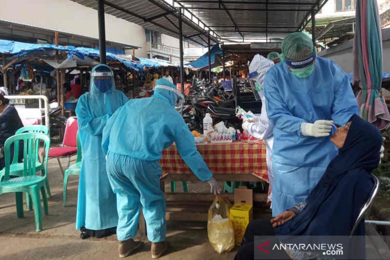 Pemkab Cirebon swab test pedagang di sembilan pasar tradisional