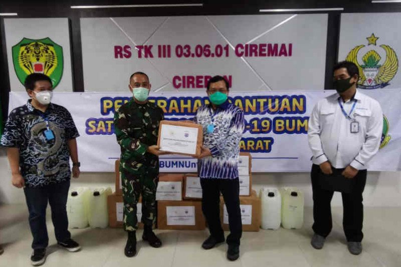 Anggota DPR RI salurkan alat kesehatan dan sembako di Cirebon