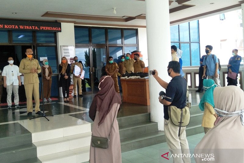 Terdampak COVID-19, ratusan pelaku UKM di Pariaman mendapat bantuan sembako