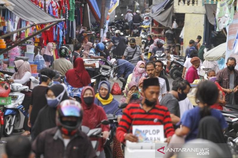 KERAMAIAN PASAR SAAT PSBB DI KOTA DEPOK