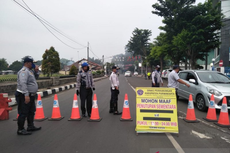 Penutupan Jalan Di Purwakarta Dihentikan Menyusul Berakhirnya Psbb Antara News