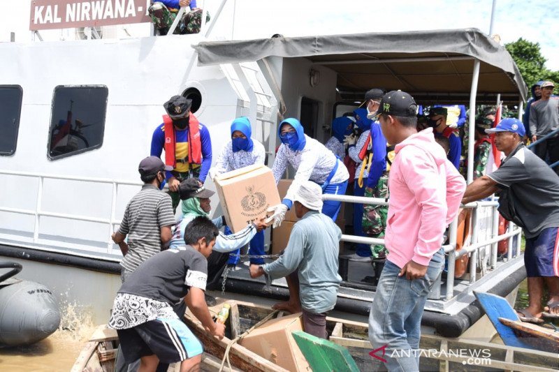 Kolinlamil bantu warga pesisir Muara Gembong Bekasi terdampak Corona