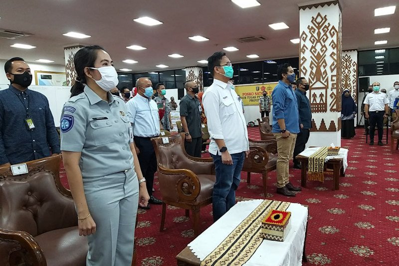 Jasa Raharja bersama Satgas BUMN Lampung serahkan bantuan APD