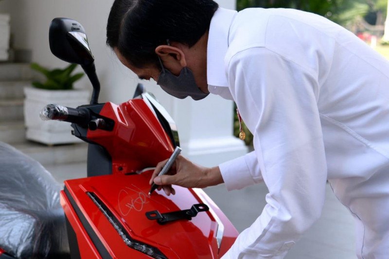 Motor listrik Presiden terjual Rp2,5 miliar