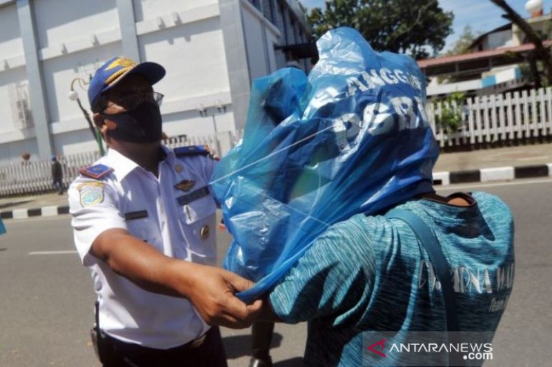 HUKUMAN PELANGGAR PSBB DI PADANG