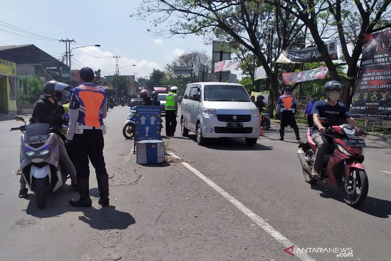 Pemkot Bandung diminta analisis penyebab keramaian saat PSBB