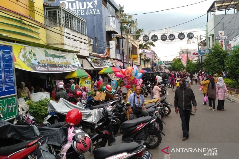 Pusat perbelanjaan Cianjur diingatkan terapkan physical distancing