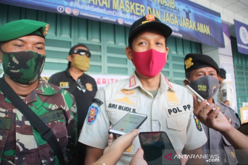 Gugus Tugas Pekalongan Tutup Toko Ria Busana Antara Jateng