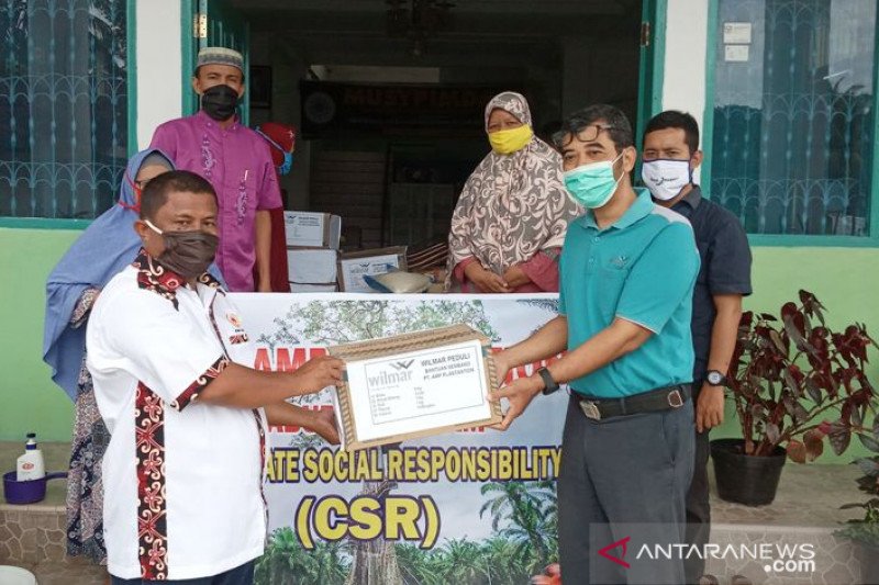 PT AMP Plantation salurkan 705 paket sembako di Agam