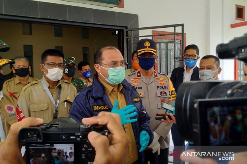 COVID-19 Task Force chief performs Eid prayers at BNPB Building